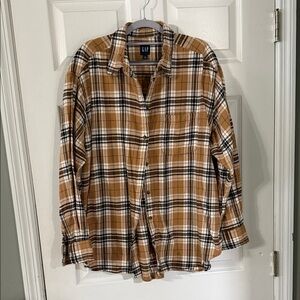 GAP Women's Tan and White Plaid Button Down Shirt flannel